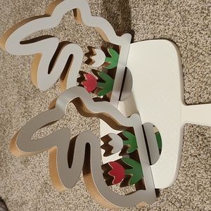 2 wooden rabbit decorative